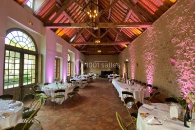 Miniature DJ Montlhéry (Essonne) - AmbianCvous #4 Grande tente transparente aménagée avec des tables alignées, décorées de fleurs et de vaisselle pour un événement.