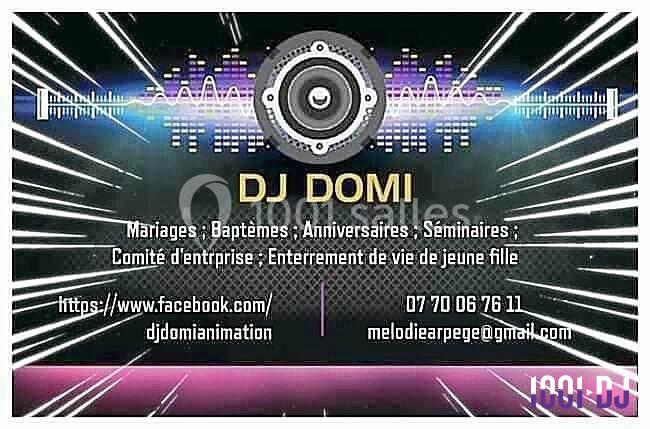 Carte de visite avec un haut-parleur central, des ondes sonores colorées et les coordonnées d'un DJ pour événements.