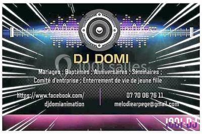 Miniature DJ Châteauneuf-les-Martigues (Bouches-du-Rhône) - Dj Domi #2 Deux mains entrelacées sur une table, avec des verres et une ambiance romantique en arrière-plan.