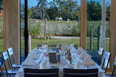 Logo du parc animalier et botanique de Branféré avec une silhouette de girafe et le texte ’La Fondation de France présente’.