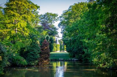 Logo du parc animalier et botanique de Branféré avec une silhouette de girafe et le texte ’La Fondation de France présente’.