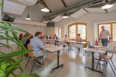 Logo du parc animalier et botanique de Branféré avec une silhouette de girafe et le texte ’La Fondation de France présente’.