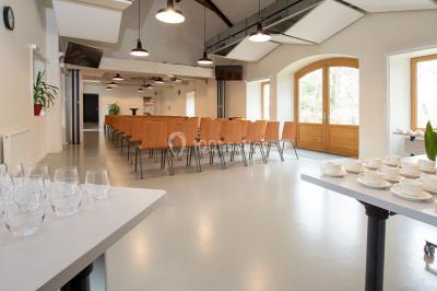 Logo du parc animalier et botanique de Branféré avec une silhouette de girafe et le texte ’La Fondation de France présente’.