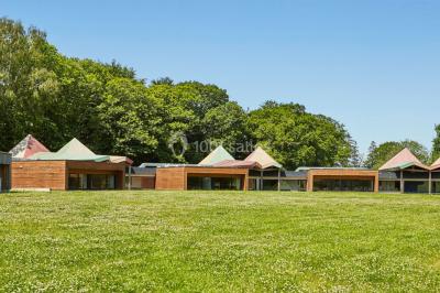 Logo du parc animalier et botanique de Branféré avec une silhouette de girafe et le texte ’La Fondation de France présente’.