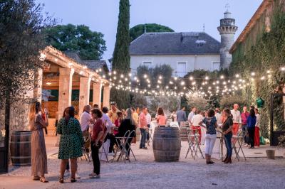 Miniature Location salle Saint-André-de-Sangonis (Hérault) - Château de Granoupiac #9 Façade d'une grande maison blanche entourée d'arbres, avec une pelouse verdoyante au premier plan.