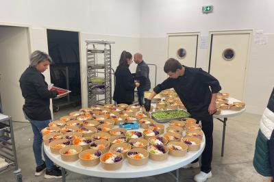 Miniature Location salle Saint-André-de-Sangonis (Hérault) - Château de Granoupiac #37 Façade d'une grande maison blanche entourée d'arbres, avec une pelouse verdoyante au premier plan.