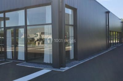 Panneau indiquant ’Salle polyvalente de la Cassadote’ avec un numéro pour renseignements et réservations.