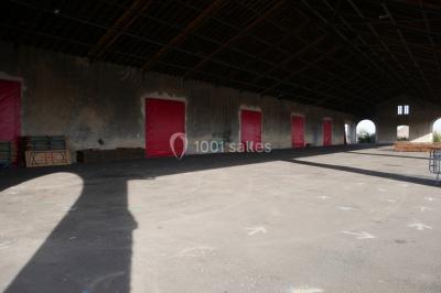 Plan d'aménagement des Halles de Châteaudun avec zones délimitées, parkings et infrastructures environnantes.