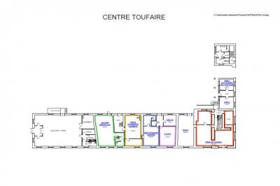 Plan du Centre Toufaire montrant la disposition des salles et espaces avec des annotations colorées.