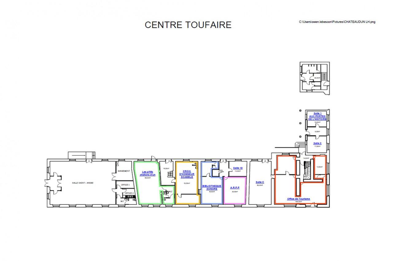 Plan du Centre Toufaire montrant la disposition des salles et espaces avec des annotations colorées.
