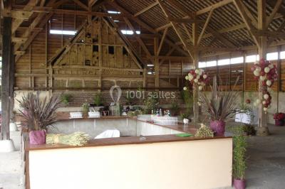 Miniature Location salle Morgny (Eure) - Domaine du Beauthil #8 Espace extérieur éclairé de nuit avec une pergola, des guirlandes lumineuses et des lanternes au sol.