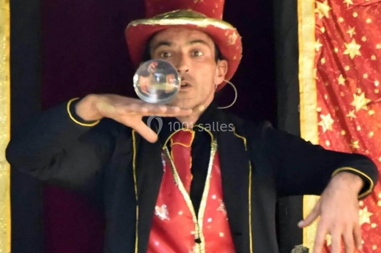 Polino Magicien jongleur pour enfants