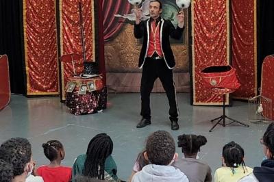 Polino Magicien jongleur pour enfants