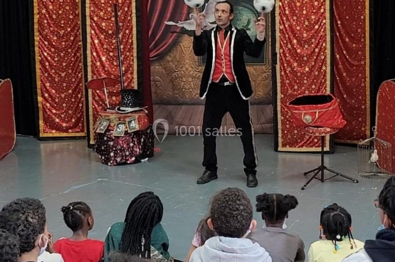 Polino Magicien jongleur pour enfants