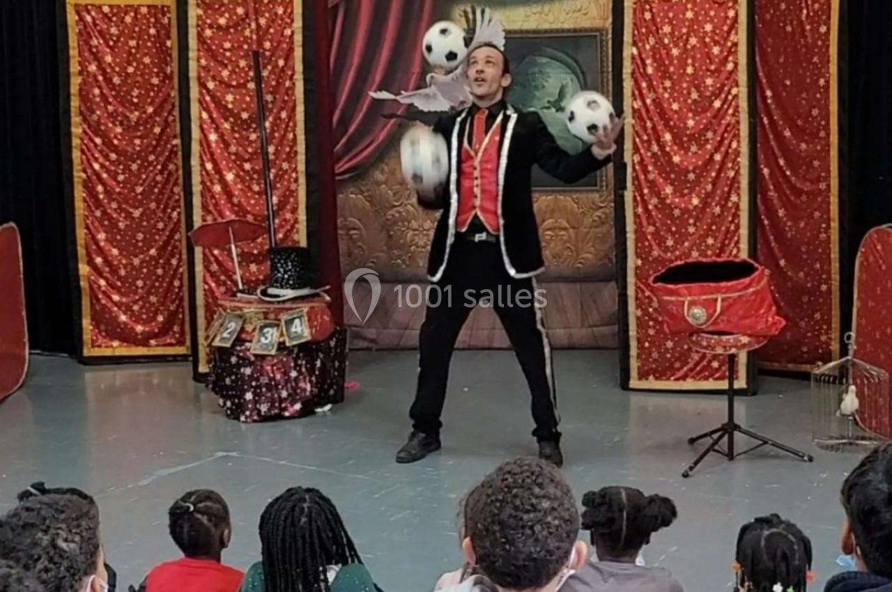 Polino Magicien jongleur pour enfants