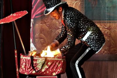 Polino Magicien jongleur pour enfants