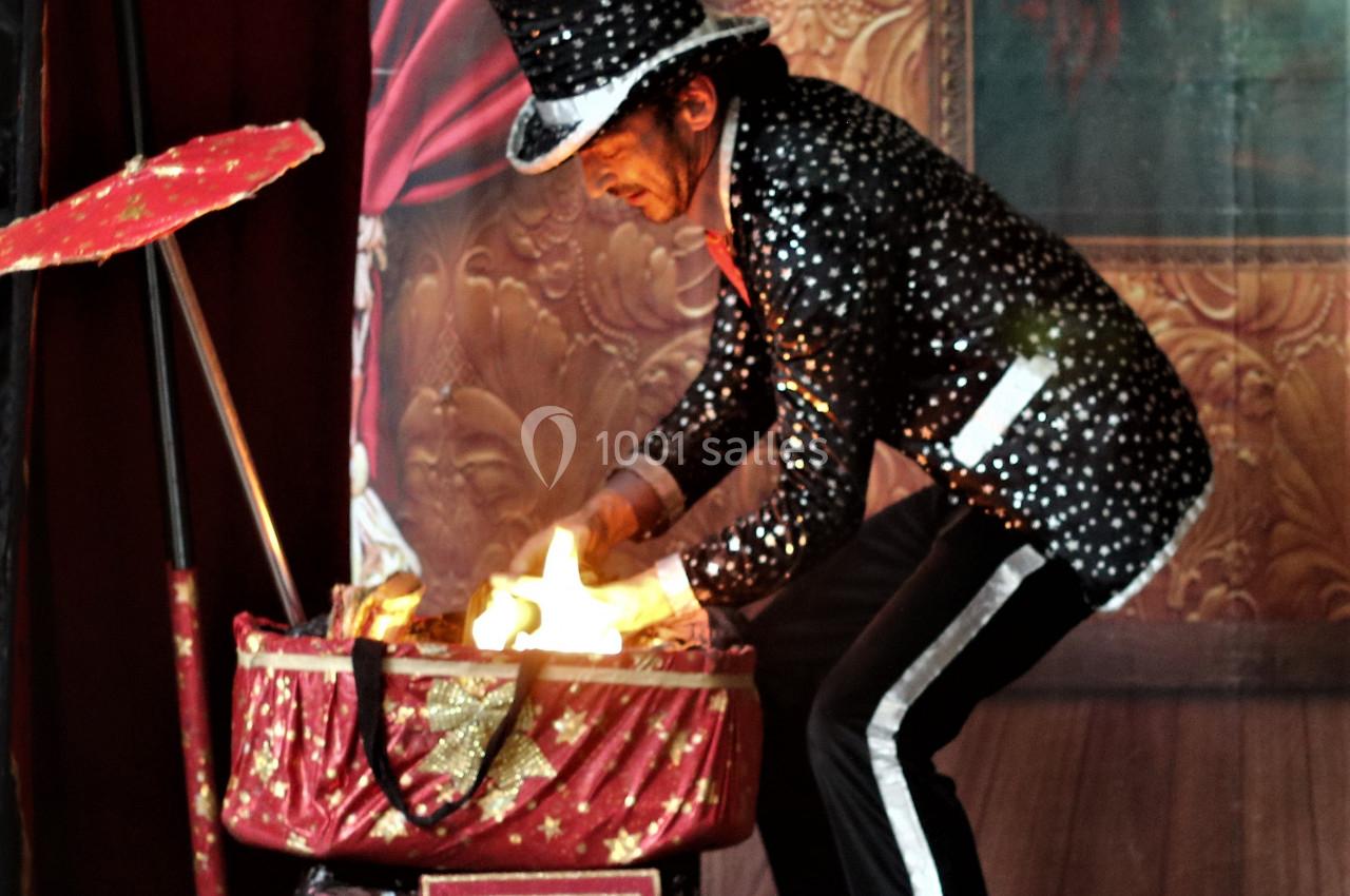 Polino Magicien jongleur pour enfants