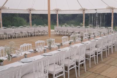 Miniature Location salle Milizac (Finistère) - Domaine de Keranflec'h #3 Structure en bois avec un toit tendu, installée dans un espace extérieur verdoyant et ensoleillé.