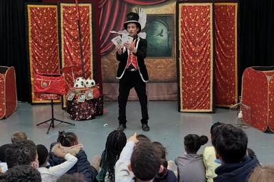 Miniature Polino Magicien jongleur pour enfants Polino Magicien jongleur pour enfants