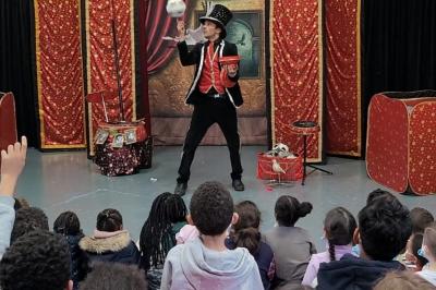 Miniature Polino Magicien jongleur pour enfants Polino Magicien jongleur pour enfants