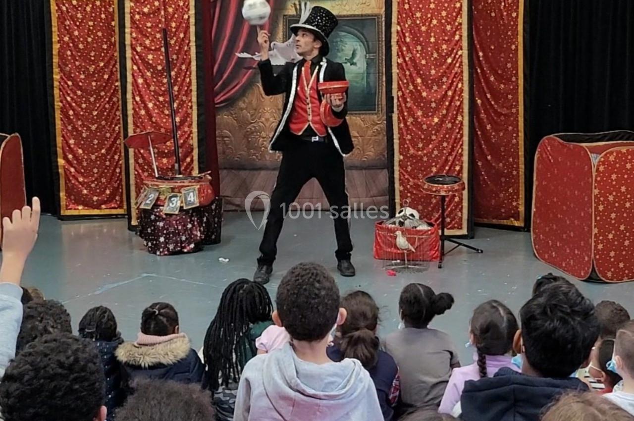 Polino Magicien jongleur pour enfants