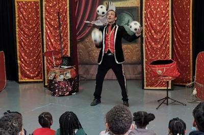 Miniature Polino Magicien jongleur pour enfants Polino Magicien jongleur pour enfants