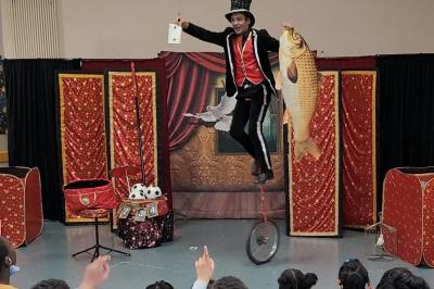 Miniature Polino Magicien jongleur pour enfants Polino Magicien jongleur pour enfants