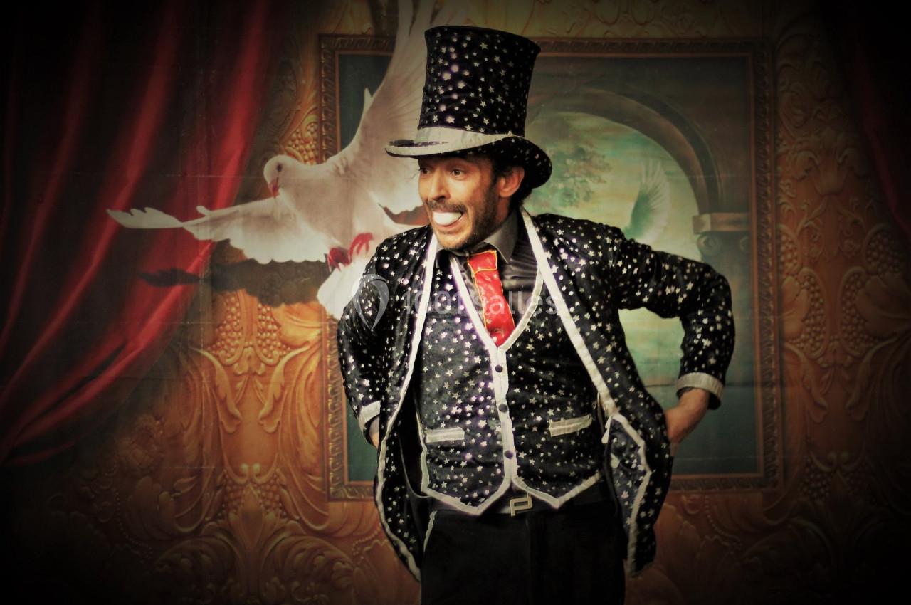 Polino Magicien jongleur pour enfants