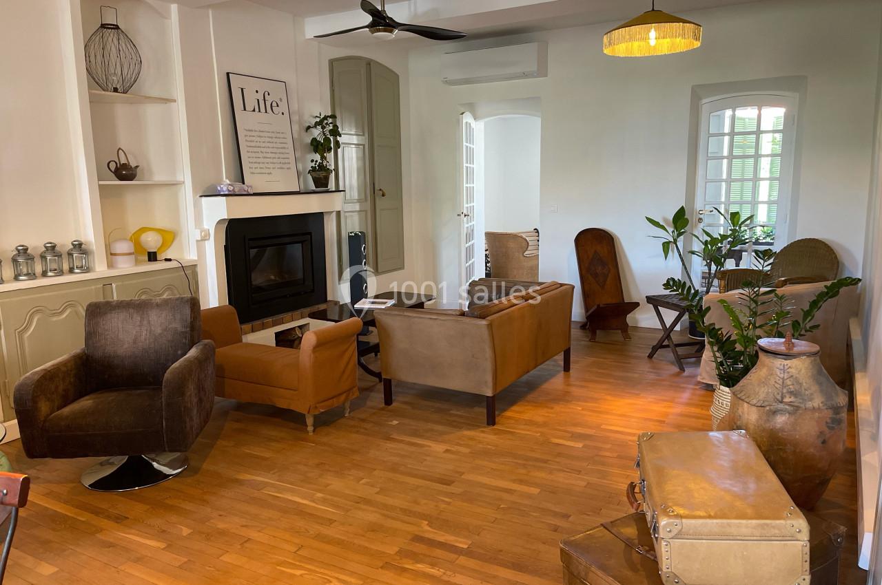 Location salle Lorgues (Var) - Carnets de Voyage #11