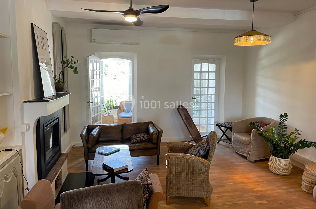 Location salle Lorgues (Var) - Carnets de Voyage #11