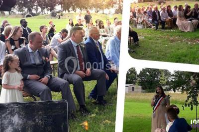 Image promotionnelle d'un DJ tenant une table de mixage, avec des textes sur l'animation d'événements en Vendée et Pays de…