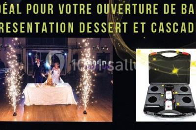 Image promotionnelle d'un DJ tenant une table de mixage, avec des textes sur l'animation d'événements en Vendée et Pays de…