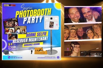 Homme jouant au jeu de la grenouille en bois, avec des palets et une version mobile affichée sur un téléphone.