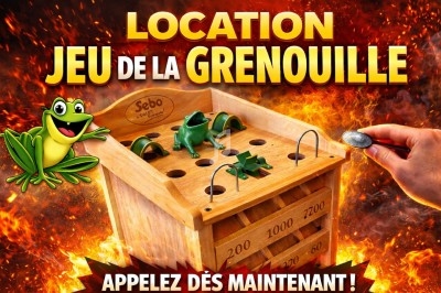 Homme jouant au jeu de la grenouille en bois, avec des palets et une version mobile affichée sur un téléphone.