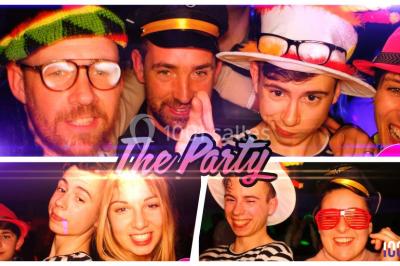 Image promotionnelle d'un DJ tenant une table de mixage, avec des textes sur l'animation d'événements en Vendée et Pays de…