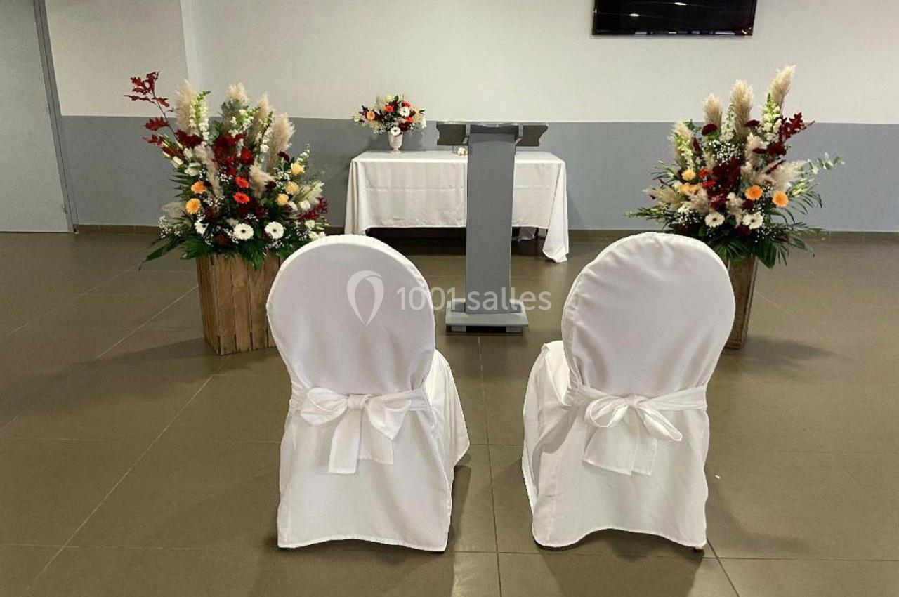 La cérémonie dans la salle de récéption