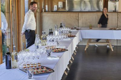 Logo du parc animalier et botanique de Branféré, avec une illustration stylisée de girafe et du texte associé.