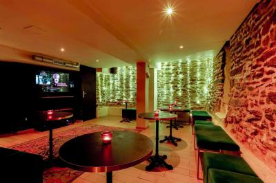 Aux Plaisirs démodés Aux Plaisirs démodés