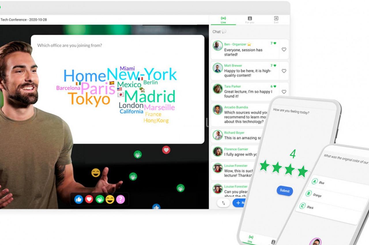 Un homme parlant lors d'une visioconférence, avec un nuage de mots et des sondages affichés sur des appareils.