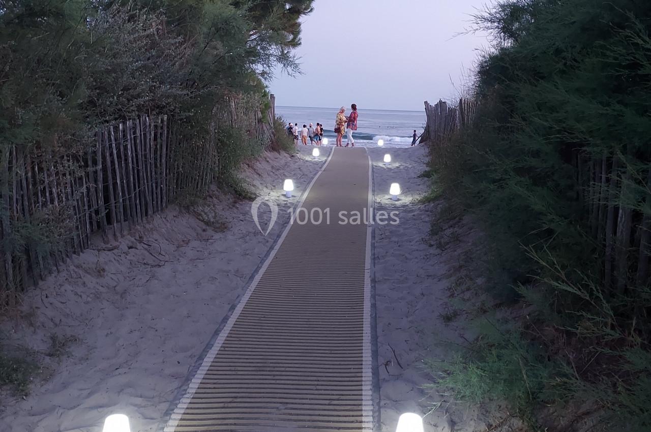 Chemin d'accès à la plage privée