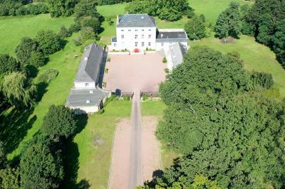 Domaine de Chapeau Domaine de Chapeau