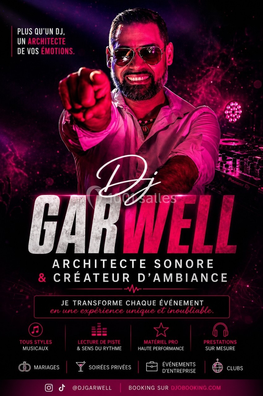 Homme souriant avec lunettes de soleil, casque audio et table de mixage, dans une ambiance lumineuse et festive.