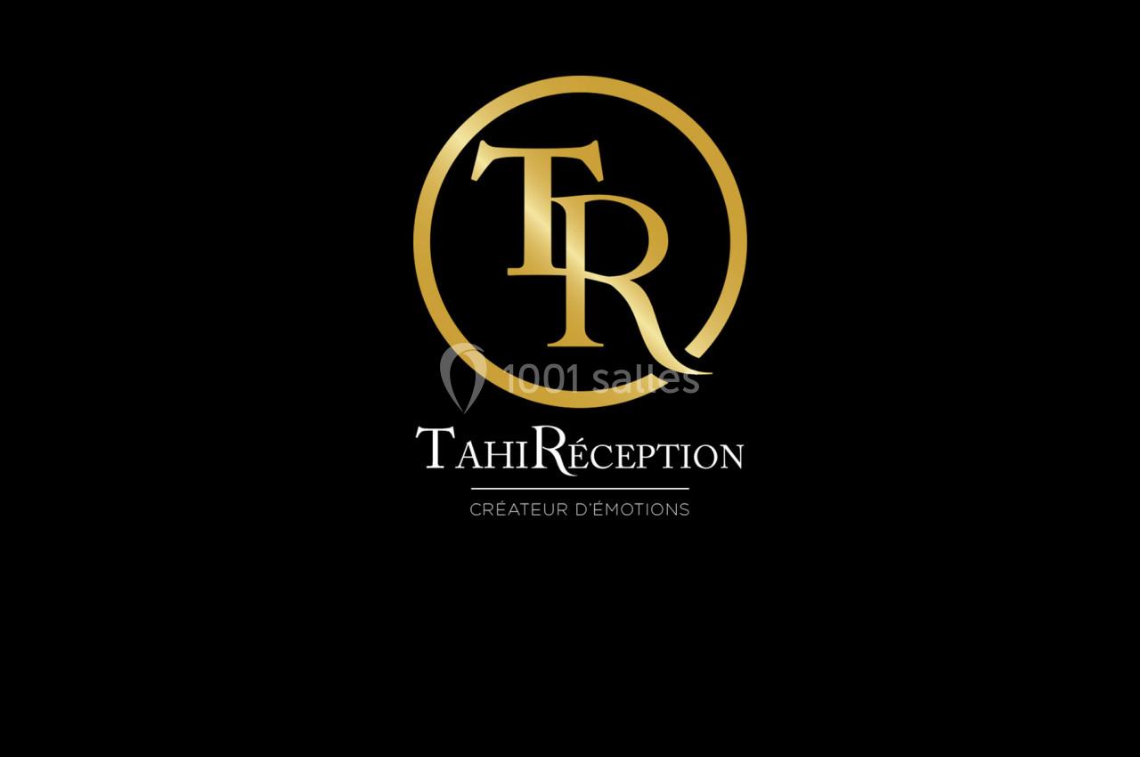 Logo de Tahir Réception avec les lettres ’TR’ dorées dans un cercle, accompagné du slogan ’Créateur d'émotions’.