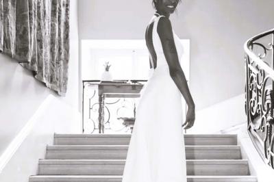 Miniature Mawieweddinglove #9 Table élégamment dressée avec nappes blanches, chemins de table verts, serviettes pliées et décorations florales.