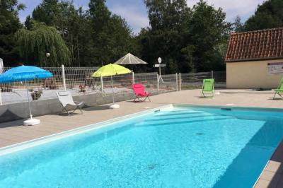 Illustration d'une loupe stylisée avec un cercle central et une poignée inclinée vers la droite.