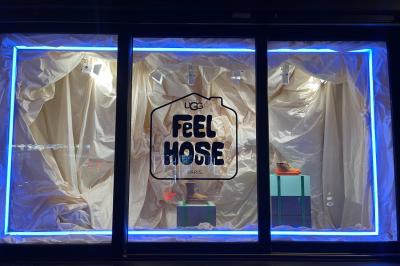 Plan architectural d’un étage avec disposition des salles, escaliers, ascenseur et annotations techniques.