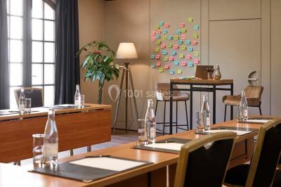 Carte indiquant les routes principales et les accès au Château de Montvillargenne, situé près de Chantilly et Gouvieux.