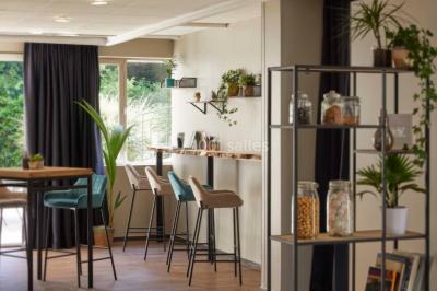 Carte indiquant les routes principales et les accès au Château de Montvillargenne, situé près de Chantilly et Gouvieux.