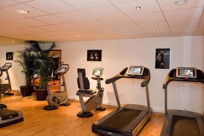 Carte indiquant les routes principales et les accès au Château de Montvillargenne, situé près de Chantilly et Gouvieux.