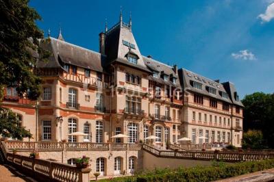 Carte indiquant les routes principales et les accès au Château de Montvillargenne, situé près de Chantilly et Gouvieux.